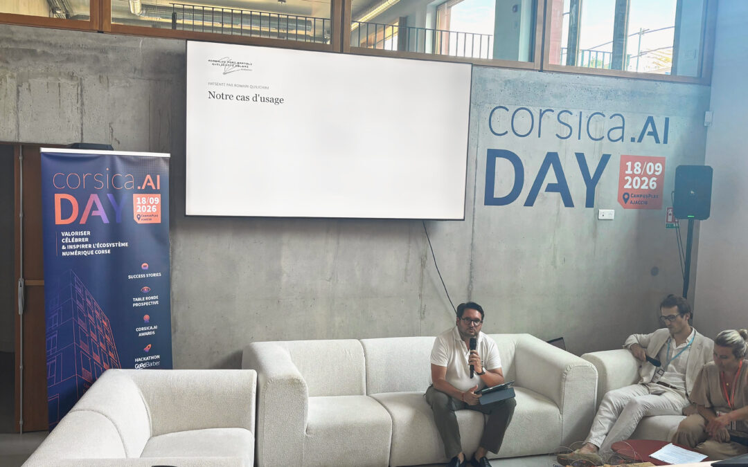 Romain Quilichini intervient au micro lors du Corsica AI Day à Ajaccio